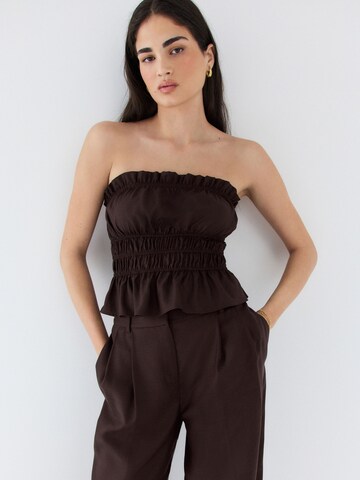 Top di Next in marrone: frontale