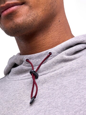 FALKE Athletic Sweater in Grey