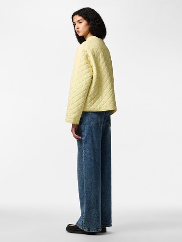 PIECES Φθινοπωρινό και ανοιξιάτικο μπουφάν 'PCRIKKE' σε μπεζ