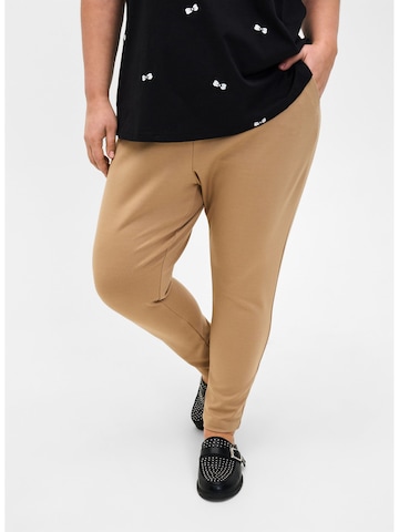 Zizzi Slimfit Spodnie 'JMaddie' w kolorze beżowy: przód