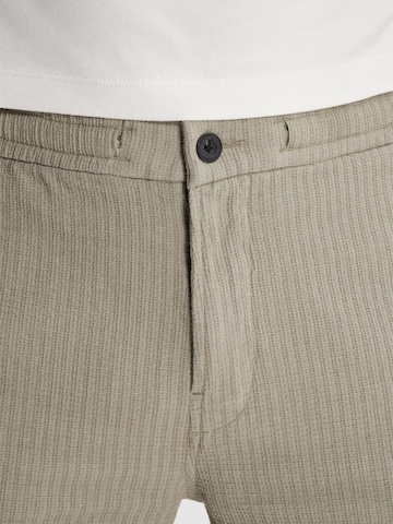 CAST IRON - regular Pantalón 'Regular fit chino shorts' en verde