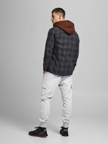 JACK & JONES Дънки Tapered Leg Карго панталон 'Gordon Air' в сиво