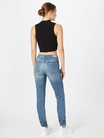 QS Slimfit Jeans 'Sadie' i blå