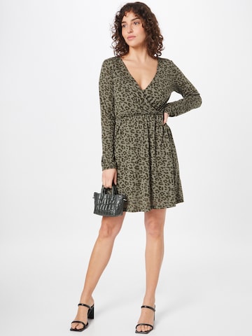 Robe 'Sina' ABOUT YOU en vert