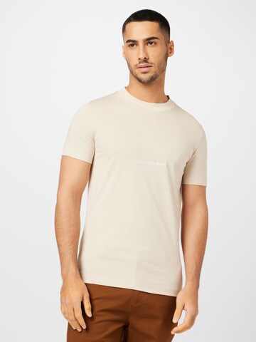 Calvin Klein Jeans T-shirt i beige: framsida