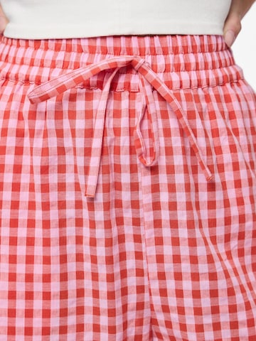 PIECES Loosefit Broek 'PCLiliane' in Rood