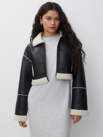 Pull&Bear Jacke in Schwarz: predná strana