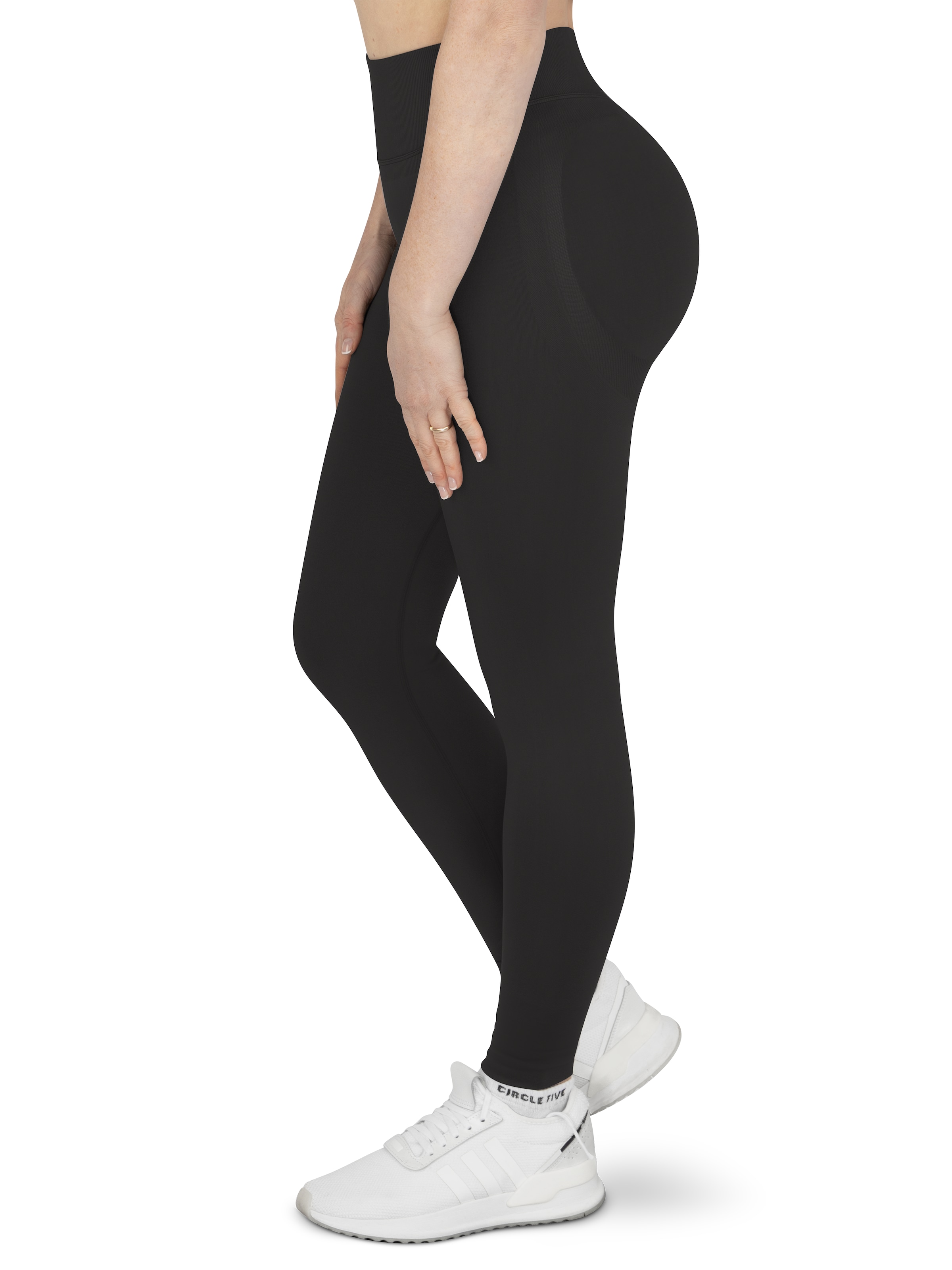 Circle Five Sportanzug 'Scrunch Shape Set (Push-Up Leggings und Medium Support Sport-BH)'‌‌‌‌‌‌‌‌‌ in Schwarz
