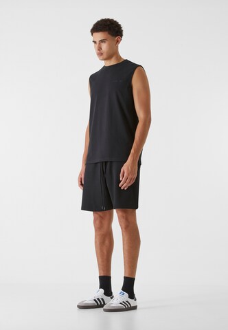 9N1M SENSE Regular Trousers in Black
