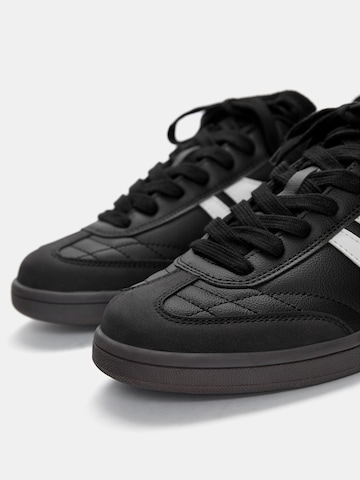 Pull&Bear Sneaker in Schwarz