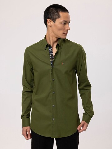 By Diess Collection - Ajuste regular Camisa en verde: frente