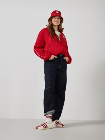 FC BAYERN MÜNCHEN Between-Season Jacket in Red