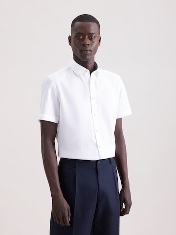 Coupe regular Chemise business 'Smart Essentials' SEIDENSTICKER en blanc : devant