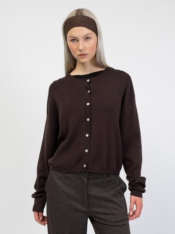 BROKE + SCHÖN Knit Cardigan in Brown: front