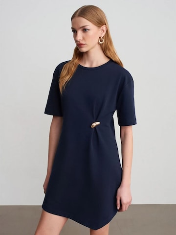 Dilvin Dress in Blue: front