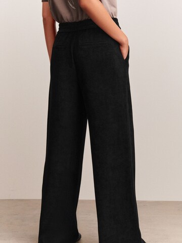 Wide leg Pantaloni de la Next pe negru