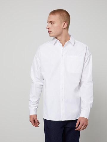 Fit confort Chemise 'Niklas' DAN FOX APPAREL en blanc : devant