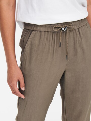 ONLY - Tapered Pantalón 'Kelda-Emery' en marrón