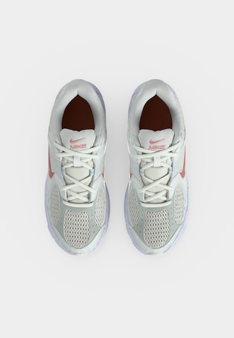 NIKE - Sapatilhas 'V5 RNR' em branco