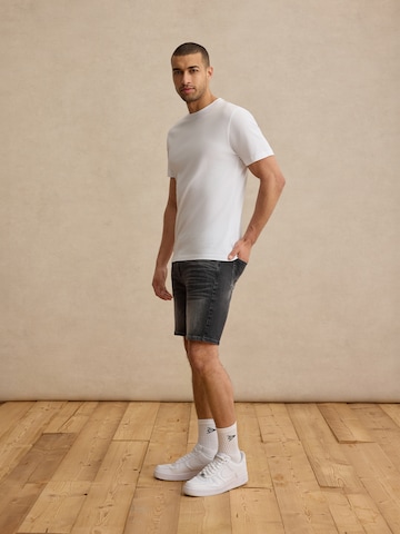 DAN FOX APPAREL Regular Shorts 'Raik' in Grau