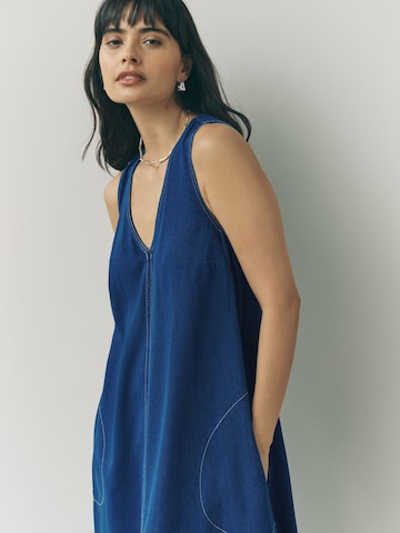 Rochie de la Next pe albastru