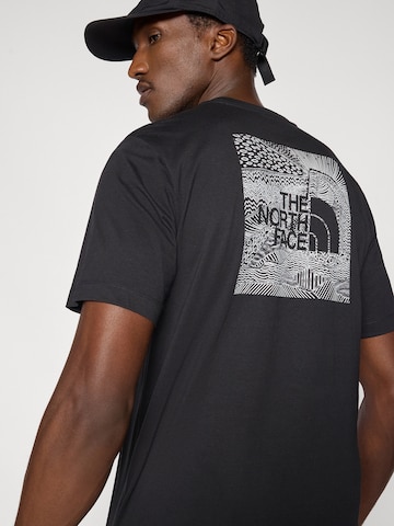 Tricou 'BOX NSE CELEBRATION' de la THE NORTH FACE pe negru