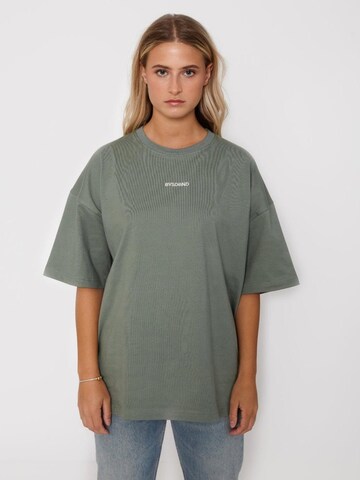 BAYSIDE BOUND Oversized shirt 'THE BAYSIDE UNISEX OVERSIZE TEE' in Groen: voorkant