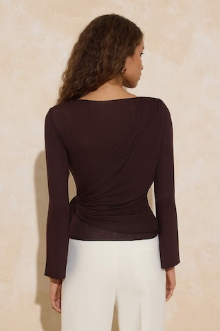 Trendyol - Camiseta en marrón