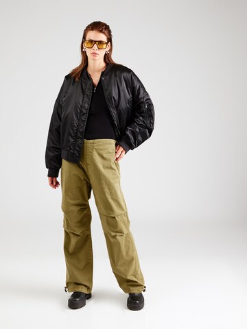 ALPHA INDUSTRIES Loosefit Bukser i grøn