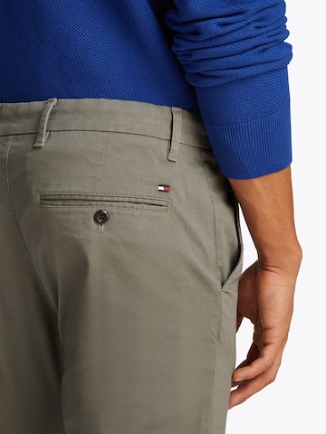TOMMY HILFIGER Slim fit Chino trousers '1985 Bleecker' in Grey