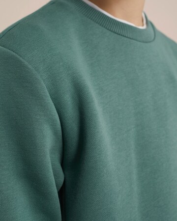 WE Fashion Sweatshirt in Green