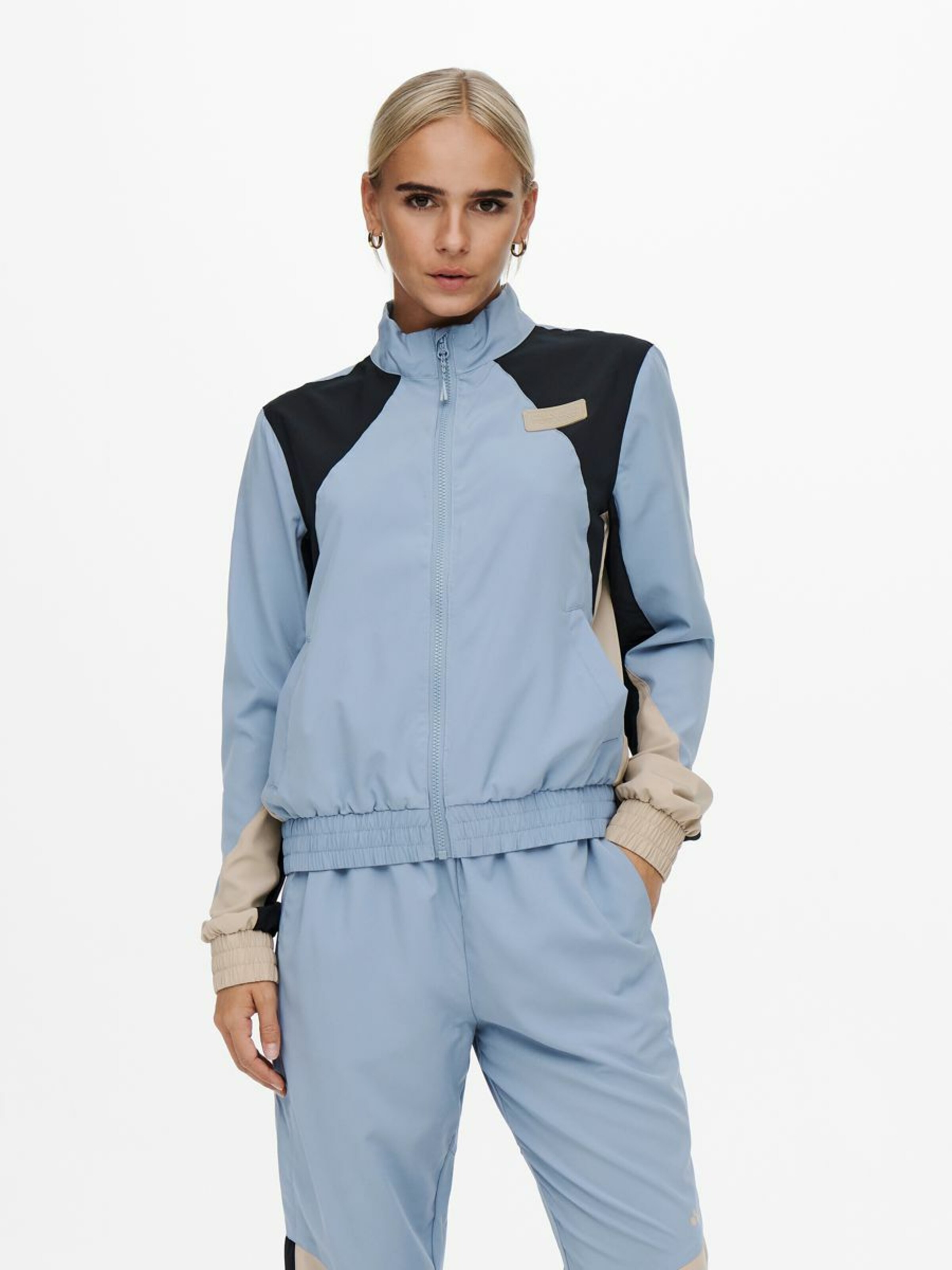Frauen Sportarten ONLY PLAY Sportjacke 'Jea' in Hellblau - PN25908 Frauen Sportarten ONLY PLAY Sportjacke 'Jea' in Hellblau - PN25908