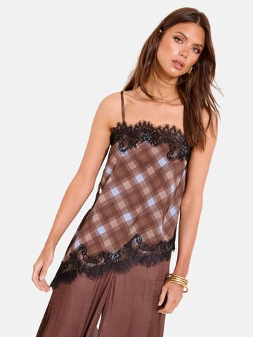 Lipsy Top in Braun: Vorderseite