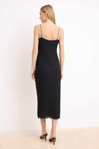 Trendyol - Vestido en negro