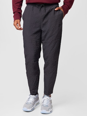 Nike Sportswear Slimfit Bukser i sort: forside