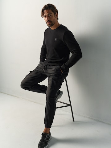 KOROSHI - Sweatshirt em preto: frente