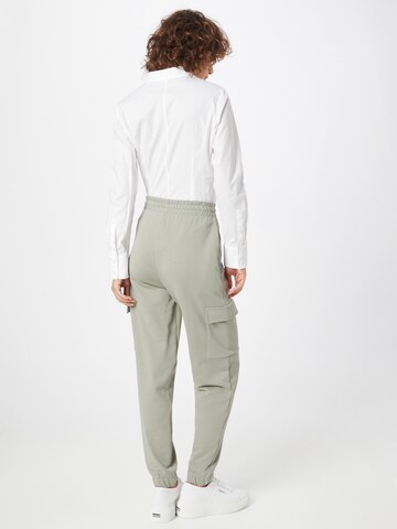 Tapered Pantaloni 'Lexa' di ABOUT YOU in verde