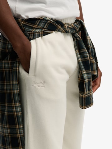 bēšs Superdry & Co Pakapēniski sašaurināts piegriezums Bikses 'ESSENTIAL'