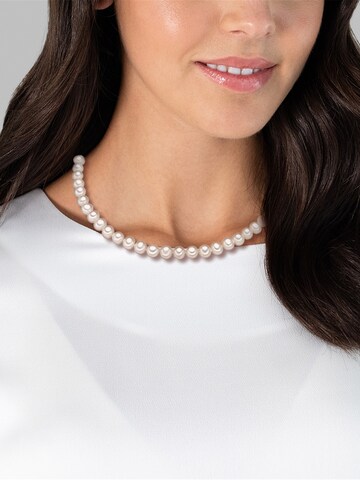 Valero Pearls Necklace in White: front