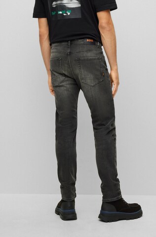 BOSS Orange Regular Jeans 'Taber' in Schwarz