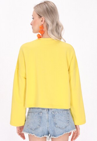 IZIA Sweatshirt 'Boho' in Geel