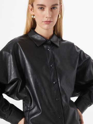 Sisley Блуза в черно