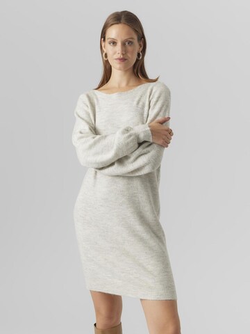 Robes en maille 'LEFILE' VERO MODA en gris : devant