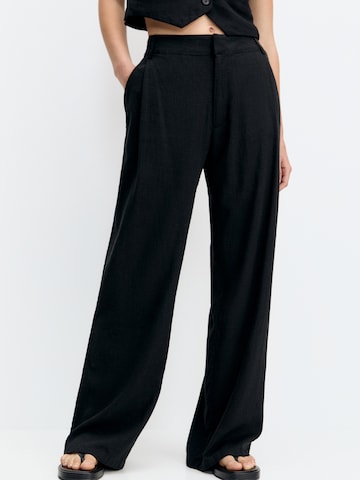 Pull&Bear Широки крачоли Панталон с набор в черно: отпред
