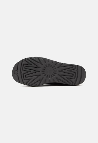 UGG - Botas 'Classic Ultra Mini' en gris