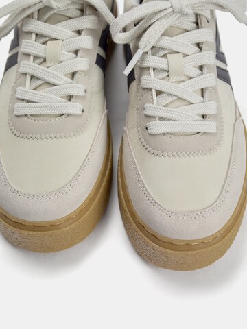 Pull&Bear Sneaker in Beige