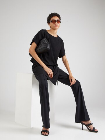 Tricou de la minimum pe negru