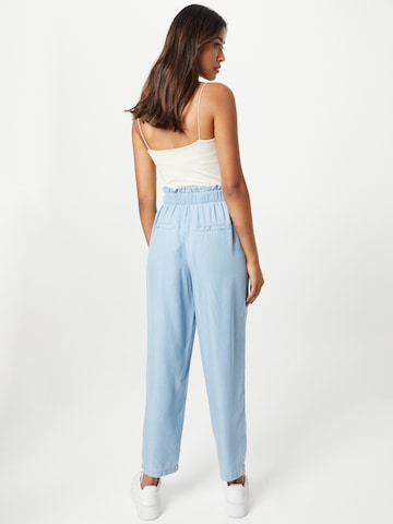 Loosefit Pantaloni con pieghe 'LILIANAEVANY' di VERO MODA in blu