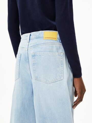 Loosefit Jean '"ALTHEA'" BARREL' ARMEDANGELS en bleu