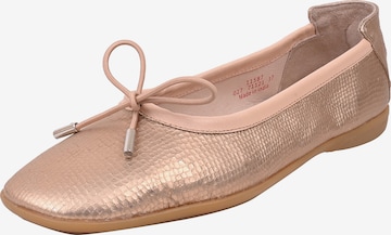 Crickit Ballerina ' OMEGA ' in Gold: Vorderseite